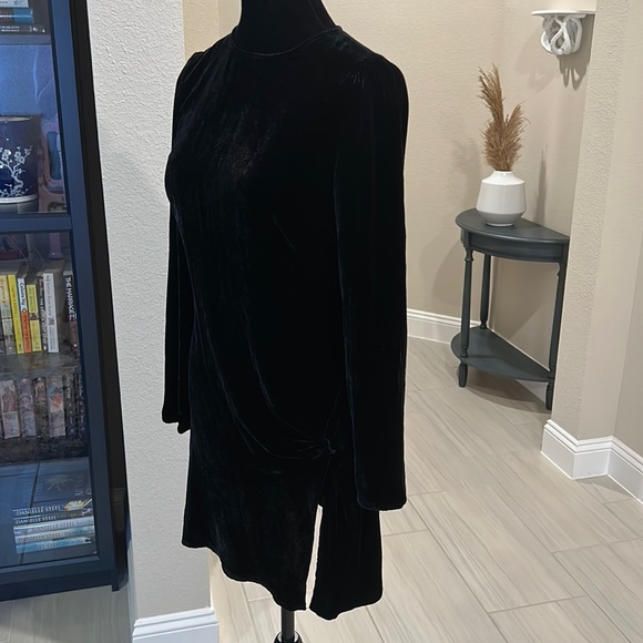 Reformation Dresses & Skirts - Reformation velvet dress